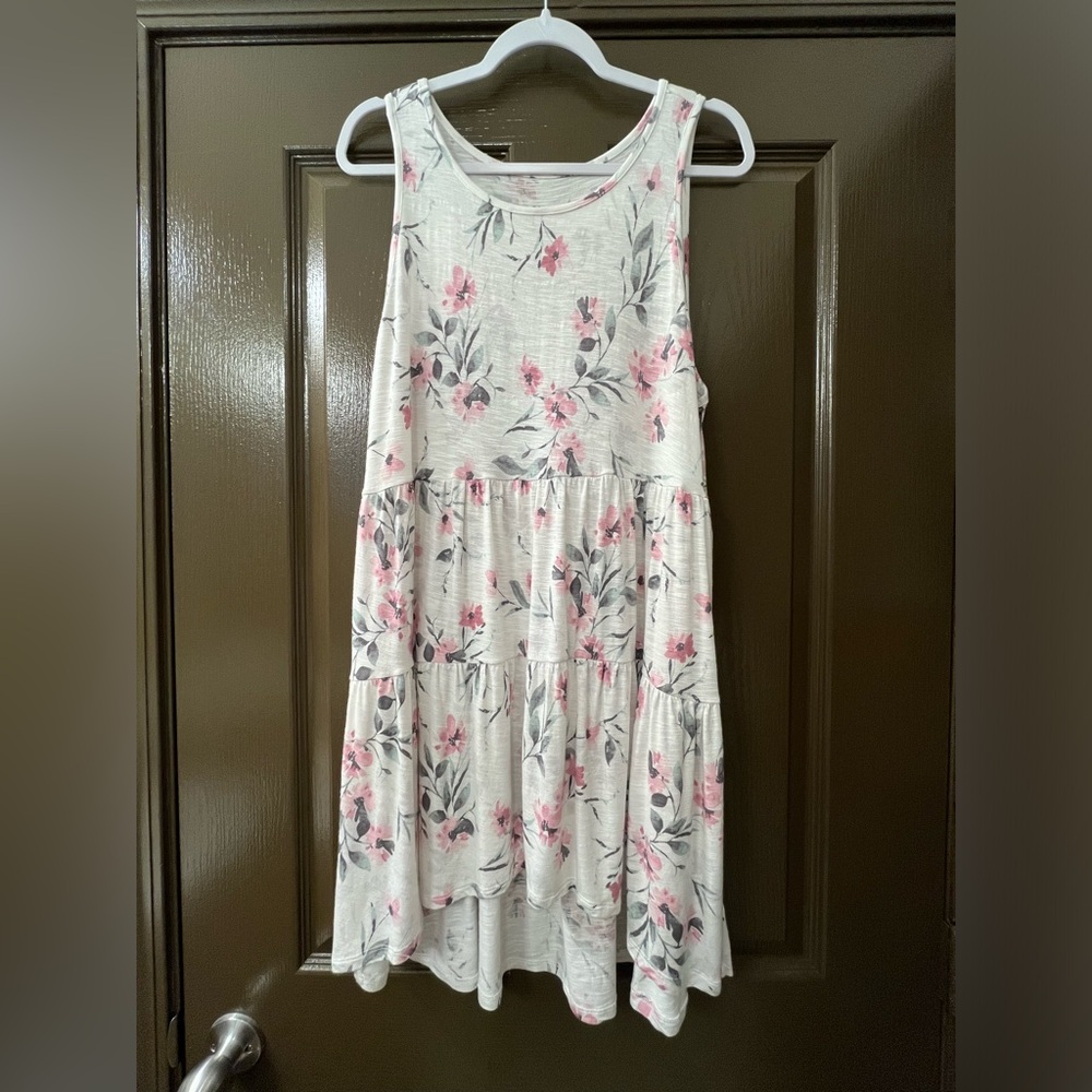 Torrid White Sleeveless Tiered Tank Top
